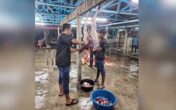 Fatimah MZ Agro Farm Sdn Bhd turut menawarkan perkhidmatan menyembelih dan melapah di ladang ternakan mereka.