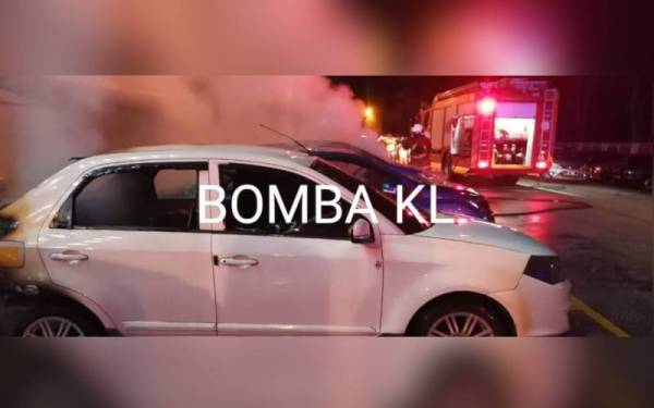 Operasi memadamkan kebakaran melibatkan sebuah bengkel yang merebak ke kawasan parkir di Blok C PPR Intan Baiduri.