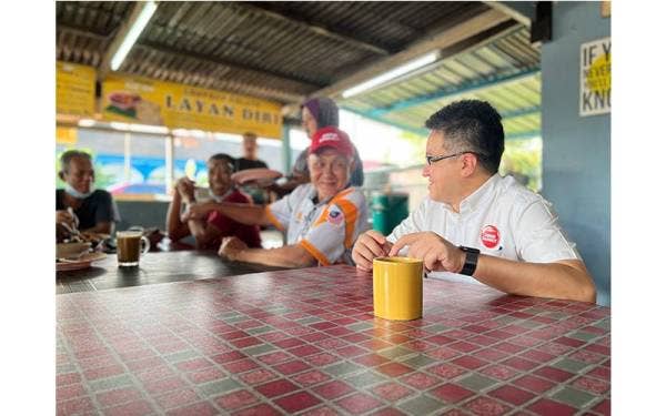 Kedai makan antara lokasi strategik Chin Tong beramah mesra dengan rakyat di kawasan DUN Perling.
