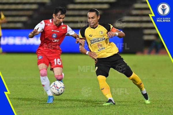Aksi Liga Super antara NSFC dan Sabah FC di Stadium Likas pada Jumaat. -Foto: FB MFL