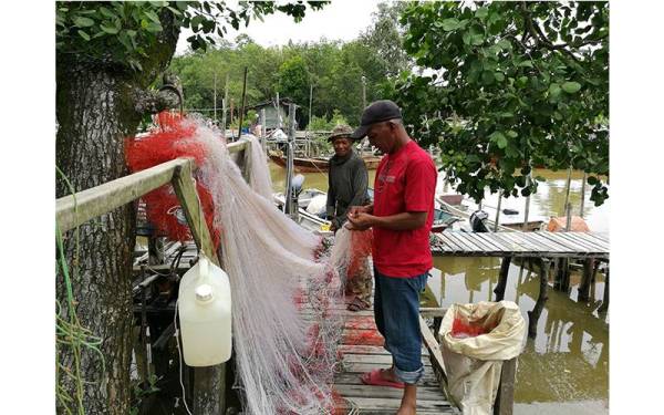 Golongan nelayan pesisir selat Johor yang memerlukan perhatian dan bantuan. 