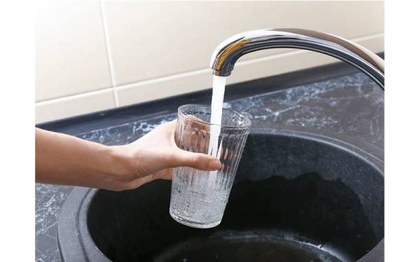 Tawaran air percuma yang dibuat oleh Perikatan Nasional mendapat reaksi positif daripada rakyat Johor.