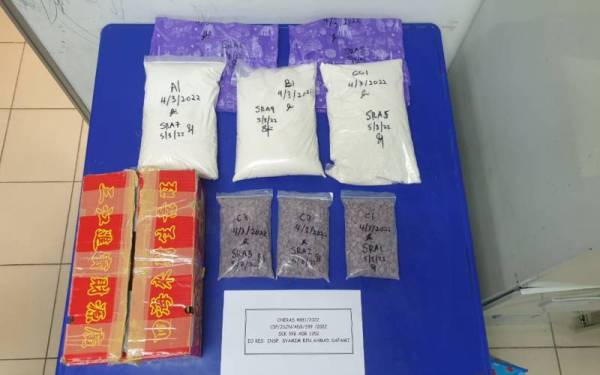 Antara dadah yang dirampas dalam serbuan di kawasan parkir sebuah pasar raya di Cheras, pada Jumaat.