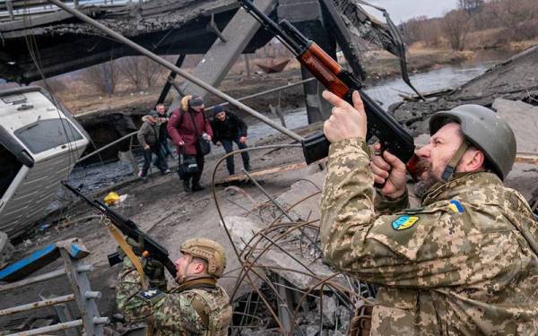 Tentera Ukraine menembak jatuh dron milik Moscow sebagai usaha untuk melindungi beberapa penduduk yang cuba melarikan diri dari kawasan di pinggir Kiev. - Foto: Agensi