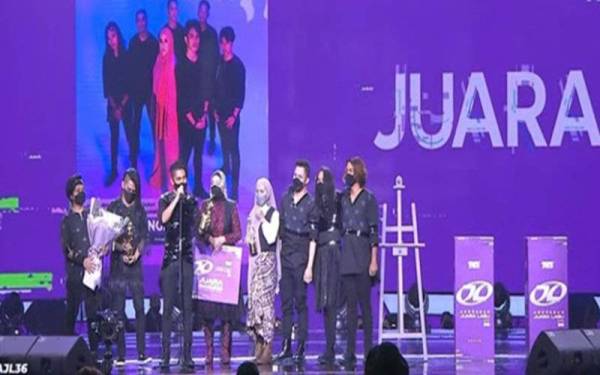 Anugerah Juara Lagu (AJL) ke-36 disiarkan secara langsung di TV3 dari Dewan Merdeka, Pusat Dagangan Dunia Putra, Kuala Lumpur, pada malam Ahad.