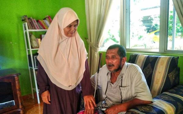 Kasih sayang Nuriati yang menjaga Yatim walaupun kini suaminya sudah tidak seperti dulu.