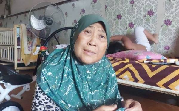 Misnah hanya mampu menumpang di rumah anak bongsunya itu dengan menyewa rumah di Manjoi.