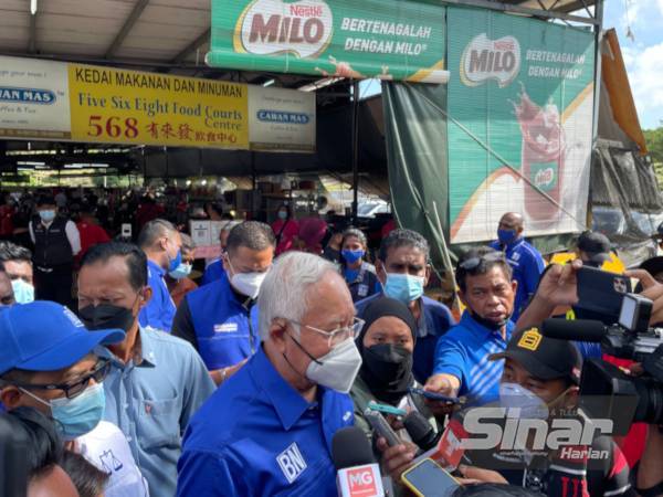 Najib ketika ditemui pemberita selepas sesi beramah mesra bersama penduduk setempat di Taman Sakeh Baru pada Rabu.