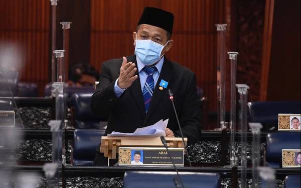 Shahidan ketika menjawab soalan pada Waktu Pertanyaan-Pertanyaan Menteri sempena Mesyuarat Pertama Penggal Kelima, Parlimen ke-14 di Bangunan Parlimen pada Rabu. - Foto Bernama 