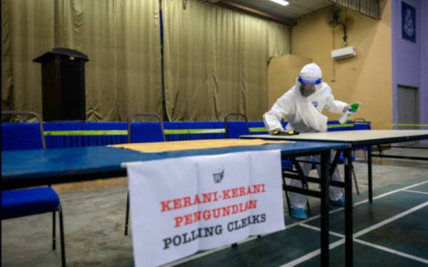 SPR dan JKNJ telah menyebarluaskan maklumat berkaitan SOP dan kempen pematuhan SOP sepanjang tempoh PRN Johor. - Foto Bernama