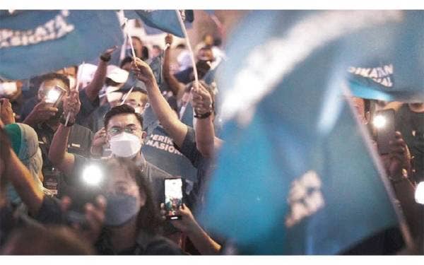 Dalam memperkasa dan mempersiapkan golongan muda sebagai pemimpin pelapis, ia tidak harus tertumpu kepada tokoh daripada politik semata-mata, tetapi melibatkan alternatif seperti mahasiswa dan golongan profesional.