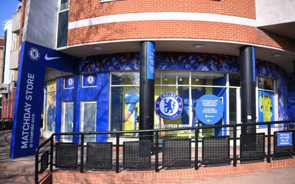 Roman Abramovich tidak boleh mendapat sebarang manfaat daripada penjualan Chelsea. - Foto EPA