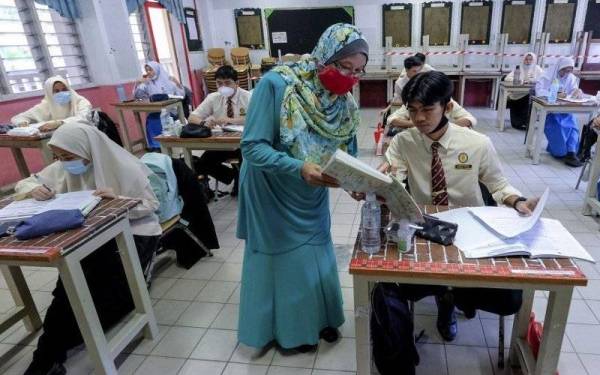 Pengambilan khas itu dibuat hasil perbincangan secara menyeluruh dengan Jabatan Perkhidmatan Awam (JPA) dan Suruhanjaya Perkhidmatan Pelajaran (SPP). - Foto Bernama