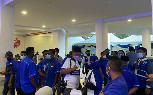 Suasana di Command Centre Barisan Nasional pada Sabtu.
