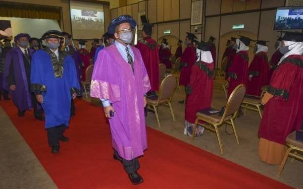 Ahmad Marzuk Shaary menghadiri Istiadat Konvokesyen Kolej Teknologi Darulnaim (KTD) ke-6 di Dewan Komplek Jubli Perak, Panji pada Ahad. - Foto Bernama