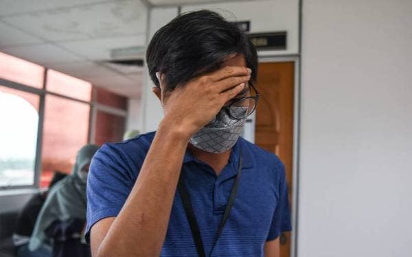 Ahmad Tarmizi didenda RM16,000 selepas mengaku bersalah di Mahkamah Sesyen Kuala Terengganu pada Isnin atas dua pertuduhan memuat naik kandungan video dan gambar lucah dengan niat menyakitkan hati orang lain. - Foto Bernama