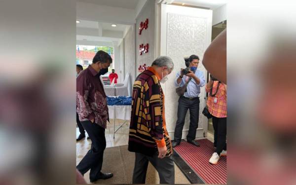 Ahmad Zahid kembali semula ke Pejabat UMNO Johor selepas dipercayai menghadap Sultan Johor, Sultan Ibrahim Sultan Iskandar pada petang Isnin.