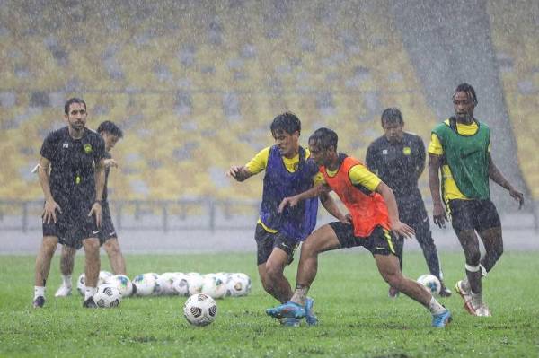 Skuad Harimau Malaya mula menjalani latihan di Stadium Nasional, Bukit Jalil pada Isnin. -Foto: FB FAM