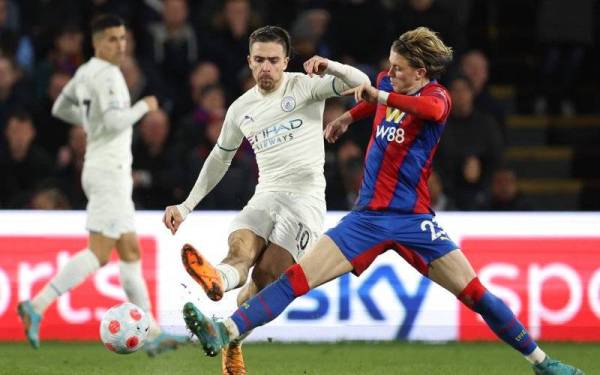 Antara aksi menarik perlawanan Manchester City berdepan Crystal Palace dalam perlawanan Liga Perdana Inggeris di Selhurst Park.