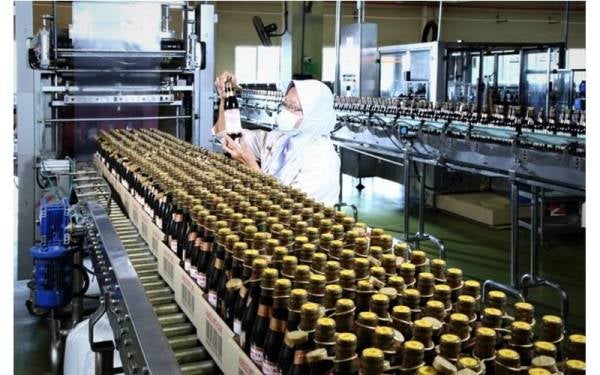 Peredaran zaman juga menyaksikan syarikat turut menyesuaikan diri dengan iklim terkini industri perniagaan negara apabila berjaya membuka sebuah kilang yang lengkap dengan mesin penghasilan.