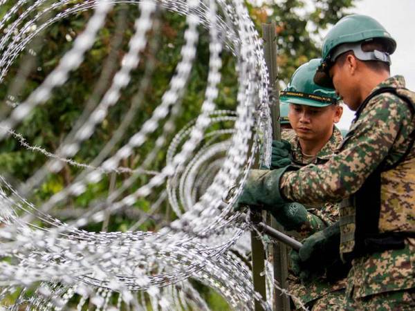 ATM memperkasakan sempadan darat dan maritim negara bagi menangani kemasukan pendatang tanpa izin ke negara ini yang dijangka meningkat berikutan pembukaan sempadan bermula 1 April ini.