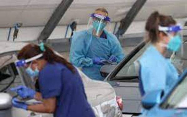 Kes jangkitan harian Covid-19 di beberapa negeri di Australia menyaksikan peningkatan mendadak susulan subvarian BA.2 Omicron. - Foto fail Reuters