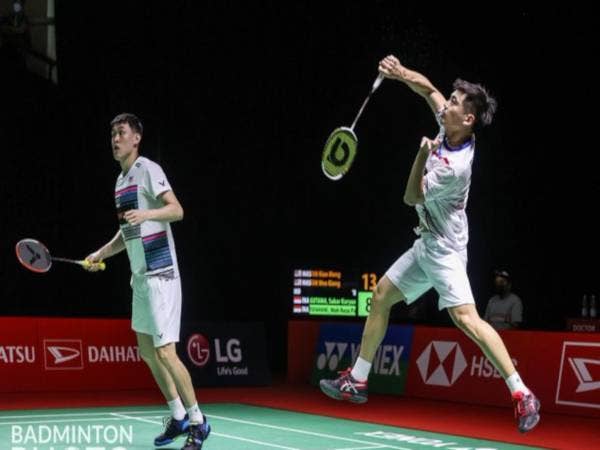 Tan Kian Meng-Tan Wee Kiong ketika menentang pasangan dari England, Ben Lane-Sean Vendy. - Foto BAM