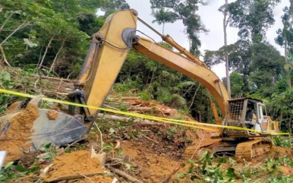 Anggota Unit Penguat kuasa Barat
JPNP menyita jengkaut yang menceroboh Hutan Simpan Jerantut. Foto: JPNP Pahang