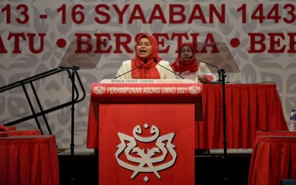 Ketua Wanita UMNO, Datuk Seri Dr Noraini Ahmad menyampaikan ucapan dasar pada Perhimpunan Agung Wanita UMNO di Dewan Merdeka, Pusat Dagangan Dunia Kuala Lumpur, pada Khamis. - Foto Bernama