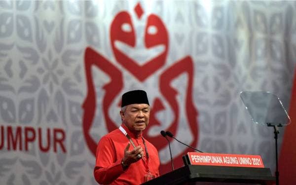 Ahmad Zahid menyampaikan ucapan dasar pada Perhimpunan Agung UMNO (PAU) 2021 di Pusat Dagangan Dunia Kuala Lumpur (WTCKL) pada Jumaat. - Foto Bernama