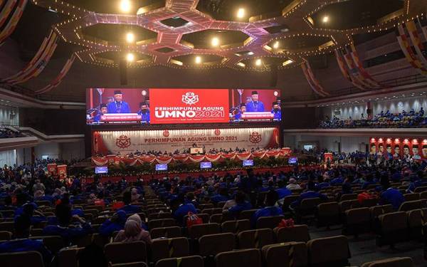 Perdana Menteri yang juga Naib Presiden UMNO, Datuk Seri Ismail Sabri Yaakob menyampaikan ucapan penggulungan pada Perhimpunan Agung UMNO (PAU) 2021 di Dewan Merdeka, Pusat Dagangan Dunia di Kuala Lumpur pada Sabtu. - Foto Bernama