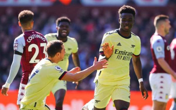 Sanka (kanan) meraikan jaringan tunggalnya ketika menewaskan Aston Villa, pada Ahad. - Foto Getty Images