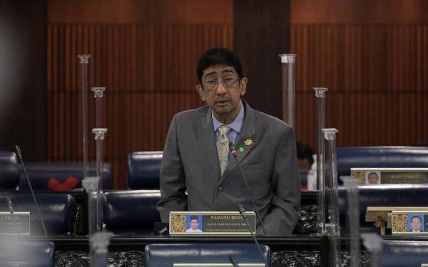 Zahidi menjawab soalan pada sesi Waktu Pertanyaan Menteri sempena Mesyuarat Pertama Penggal Kelima, Parlimen ke-14 di Parlimen pada Selasa. - Foto Bernama