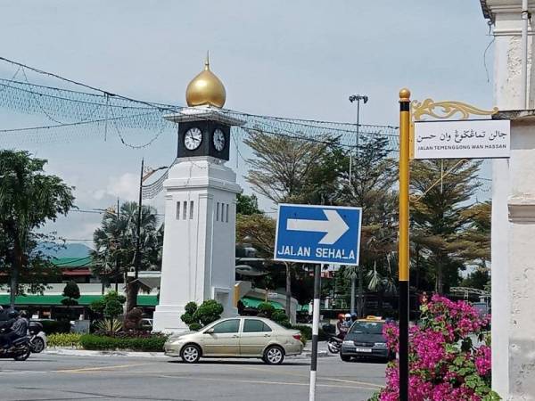 Antara papan tanda tulisan Jawi yang dipasang di kawasan pentadbiran MPKK.