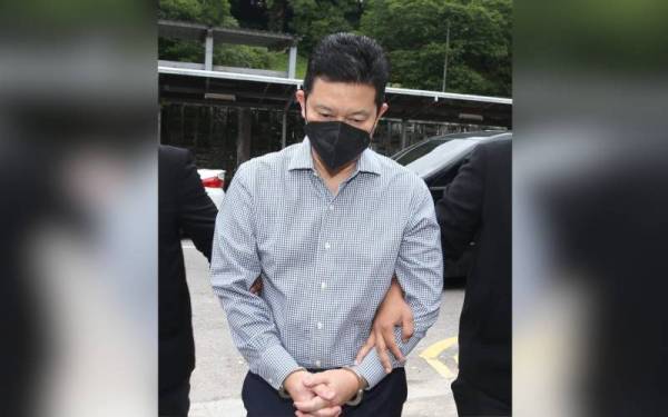 Kamaruzzaman dibawa ke Mahkamah Sesyen Johor Bahru pada Selasa bagi menghadapi pertuduhan memperdaya Ahli Lembaga Pengarah Jcorp dengan pelaburan RM9.46 juta pada 2019.