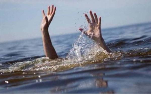 Seorang lelaki dikhuatiri lemas di pelantar ikan, Kampung Ulu Kuala Kedah, dekat sini selepas dipercayai terjatuh dari bot yang dilabuhkan berhampiran pelantar pada jam 6.21 petang Rabu. - Gambar hiasan