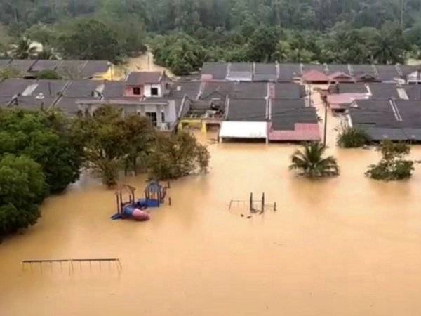 AIBIM turut meluluskan bantuan kewangan kepada penduduk terjejas banjir. - Gambar hiasan