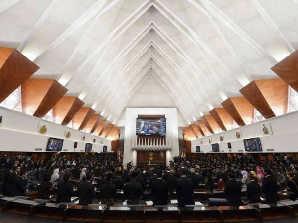 Pindaan Perlembagaan 2022 diluluskan Dewan Rakyat pada Khamis dengan sokongan lebih dua pertiga ahli Parlimen. - Gambar hiasan
