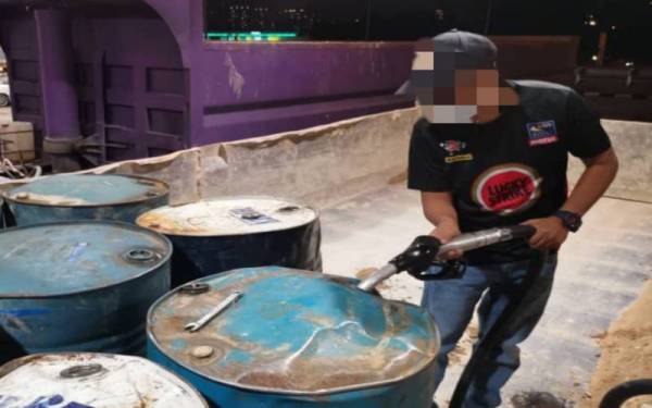 KPDNHEP Putrajaya berjaya menumpaskan kegiatan penyelewengan diesel bersubsidi di sebuah stesen minyak di Puchong, Selangor pada Selasa lalu.