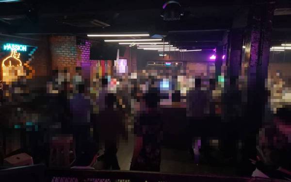 Seramai 249 pengunjung di sebuah pusat hiburan diperiksa kerana melanggar SOP PPN.