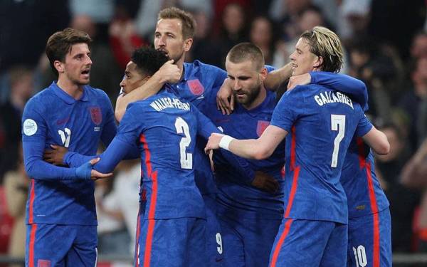 Kane antara penjaring gol ketika England berdepan Switzerland di Wembley.