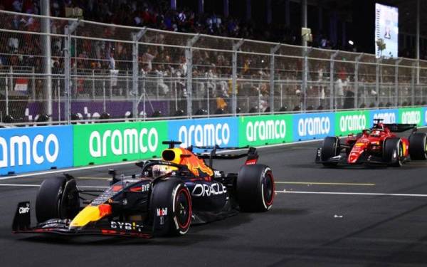 Satu dua Verstappen dan Leclerc. - Foto Red Bull
