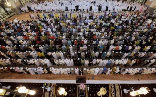 Kerajaan Melaka mengumumkan berita baik bagi umat Islam di negeri ini dengan membenarkan solat berjemaah tanpa penjarakan fizikal bermula 1 April depan.