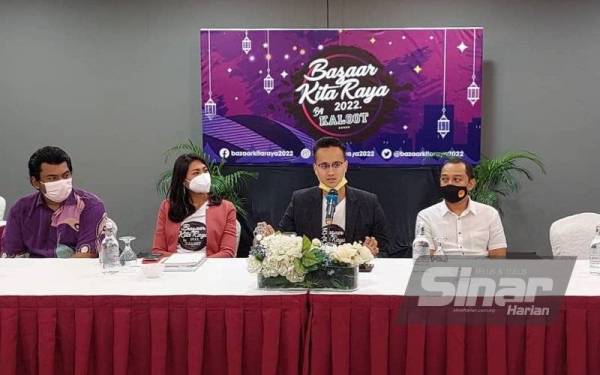 Pawan (dua dari kanan), bersama Ketua Pemasaran dan Jualan Arena Vision Management, Ika Salim (dua dari kiri); Ketua Teknikal Arena Vision Management; Adam Kamal Saraf (kiri), Komunikasi Korporat, Tengku Ismail Aziz Tengku Azizan Aziz (kanan) dalam sidang media di Hotel Acapella pada Rabu.