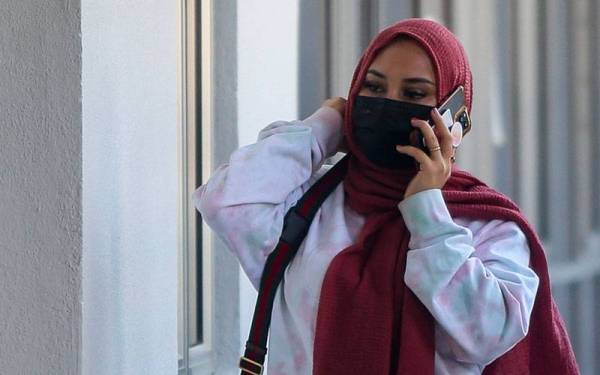 Zarina Anjoulie ketika hadir Mahkamah Seremban baru-baru ini.