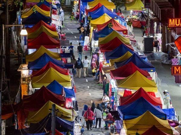 Bazar Aidilfitri Kuala Lumpur 2022 akan memulakan operasi di Lorong Tuanku Abdul Rahman bermula 9 April hingga 2 Mei depan. - Gambar hiasan