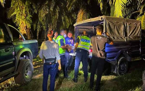 Mayat mangsa ditemui pada tengah malam pada Rabu diserahkan pada pihak polis untuk tindakan selanjutnya. - Foto ihsan PDRM