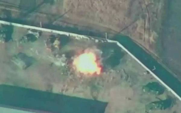 Gambar menunjukkan letupan berlaku akibat serangan udara tentera Rusia di Ukraine baru-baru ini. - Foto Kementerian Pertahanan Rusia