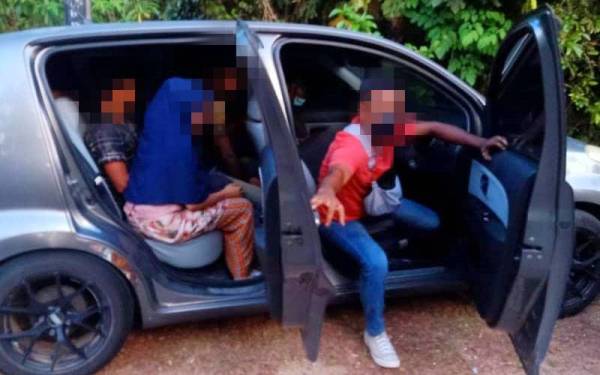 Tindakan tekong darat menyeludup masuk lapan PATI warga Myanmar menggunakan kereta Myvi gagal apabila ditahan Batalion 7 PGA Kuantan di Kampung Kedap, Rantau Panjang pada Rabu.