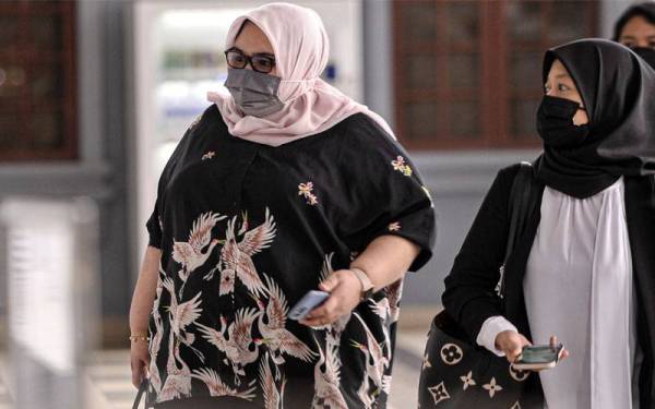Siti Bainun hadir di Kompleks Mahkamah Kuala Lumpur pada Khamis bagi menghadiri sambungan perbicaraan pertuduhan yang dihadapinya melibatkan pengabaian seorang remaja perempuan sindrom Down berusia 13 tahun. - Foto Bernama